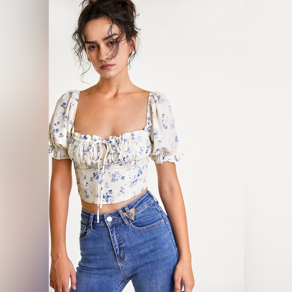 J.ING Jing White with Blue Floral Short Sleeve Crop Top Size L NWT